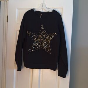 Sweatshirt with star in front made with safety-pins